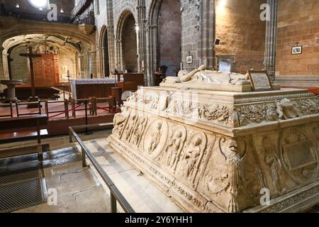 Avila, Castilla y Leon, Spanien – 18. August 2024: Grabmal des Prinzen Johannes im Königlichen Kloster St. Thomas in Avila Stockfoto