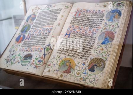 Martyrologie von Usuard, Manuskript mit den Märtyrern der Heiligen im Zusammenhang mit dem christlichen Kalender, Jahr 1254, Girona Kunstmuseum, Girona, Katalonien Stockfoto