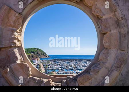 Überreste des alten Kreuzgangs der Augustiner von Palamós (Kapelle unserer Lieben Frau von Gnade), Sa Punta, Palamós, Girona, Katalonien, Spanien Stockfoto