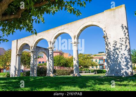 Überreste des alten Kreuzgangs der Augustiner von Palamós (Kapelle unserer Lieben Frau von Gnade), Sa Punta, Palamós, Girona, Katalonien, Spanien Stockfoto