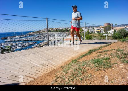 Korridore auf den Holzstegen über Port Marina, Ronda Road, Palamós, Girona, Katalonien, Spanien Stockfoto