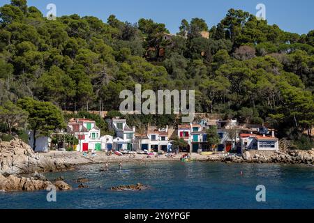 Typische Fischerhäuser, Cala S'Alguer, Palamós, Girona, Katalonien, Spanien Stockfoto