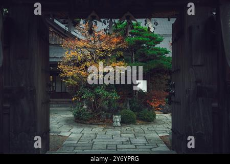 Details zu den Eingängen und Dächern der Stadt Koyasan Street Stockfoto