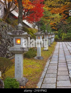 Details zu den Eingängen und Lichtern der Stadt Koyasan Street Stockfoto