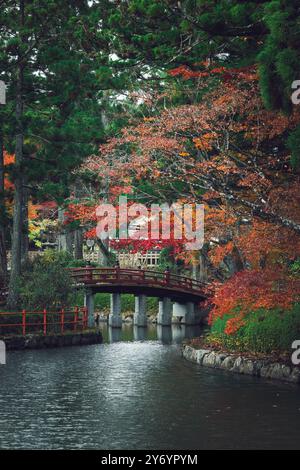 Rote Arkate-Brücke in Koya Stockfoto