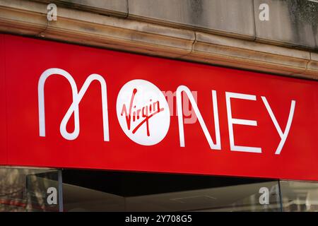 Aktenfoto vom 18. Januar 04/23 über eine allgemeine Ansicht einer Virgin Money Bank in Sheffield, Großbritannien. Die 2,9 Milliarden Pfund starke Übernahme von Virgin Money durch Nationwide wurde von einem Richter genehmigt, und die Anwälte der Kreditgeber sicherten sich am Freitag die Sanktion des Deals vor einem Gericht für Spezialunternehmen in London. Ausgabedatum: Freitag, 27. September 2024. Stockfoto