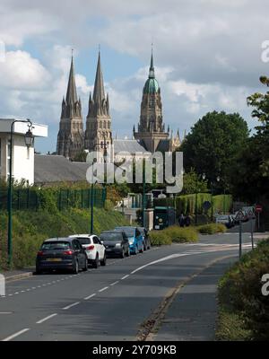 Blick auf die Kathedrale von Bayeux (Cathédrale Notre-Dame de Bayeux), Bayeux, Normandie, Frankreich Stockfoto