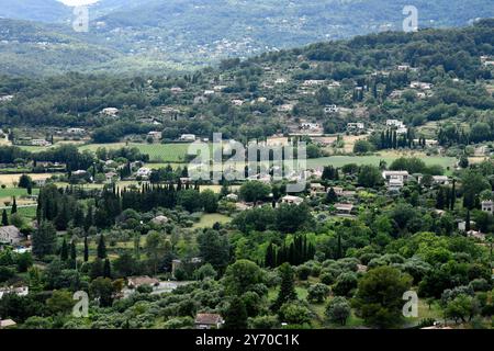 Blick auf die Landschaft von Fayence, Frankreich. Departement VAR in der Provence-Alpes-Côte d'Azur Stockfoto