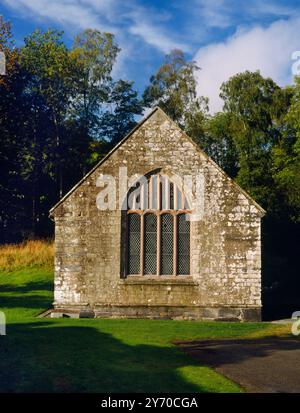 Äußere Ostwand und Fenster der Gwydir Uchaf Chapel (Holy Trinity Chapel), Vale of Conwy, Wales, Großbritannien, eine private Kapelle, die 1673 von Sir Richard Wynn begonnen wurde Stockfoto