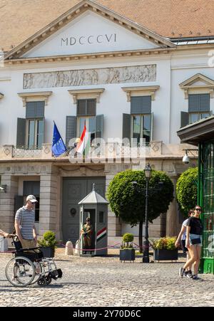 Budapest, Ungarn - 22. Mai ,2023: Palastwache auf dem Budaer Burgberg. Hochwertige Fotos Stockfoto