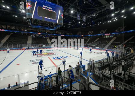 SAP Garden, Innenansicht, totale. GER, Red Bull Muenchen / Buffalo Sabres, Eishockey, Morning Skate Sessions vor dem Grand Opening des SAP Garden, 27.09.2024. Foto: Eibner-Pressefoto/Franz Feiner Stockfoto