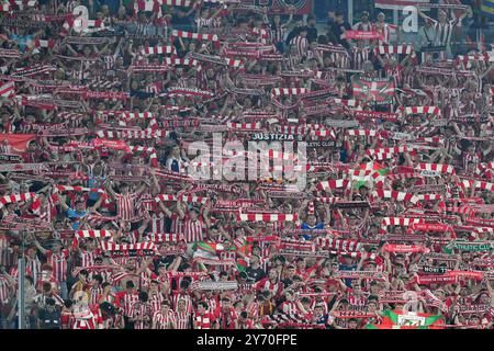 Rom, Italien. September 2024. Die Fans von Leichtathletic Bilbao sahen während der ersten Qualifikationsrunde der Europa League, dem 1. Legspiel zwischen Roma und Athletic Bilbao im Olympiastadion, jubeln. Endergebnis; Roma 1:1 Athletic Bilbao. (Foto: Mattia Vian/SOPA Images/SIPA USA) Credit: SIPA USA/Alamy Live News Stockfoto