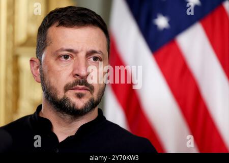 Volodymyr Zelenskiy, ukrainischer Präsident, bei einem Treffen mit US-Vizepräsidentin Kamala Harris, nicht abgebildet, im Zeremonialbüro des Vizepräsidenten in Washington, DC, USA, am Donnerstag, den 26. September, 2024. die USA kündigten am Mittwoch ein neues Waffenpaket für die Ukraine im Wert von 375 Millionen Dollar an, einschließlich Munition für Raketensysteme und Artillerie sowie gepanzerte Fahrzeuge und Panzerabwehrwaffen. Kredit: Ting Shen/Pool über CNP/MediaPunch Stockfoto