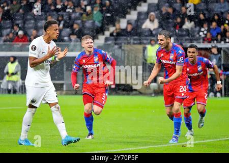 Frankfurt, Deutschland 26. September 2024: Europa League - 2024/2025 - Eintracht Frankfurt gegen FC Viktoria Pilsen im Bild: Torschuetze Pavel Sulc (Pilsen)(2). v.li.) freut sich ueber sein Tor zum 1:1. Stockfoto