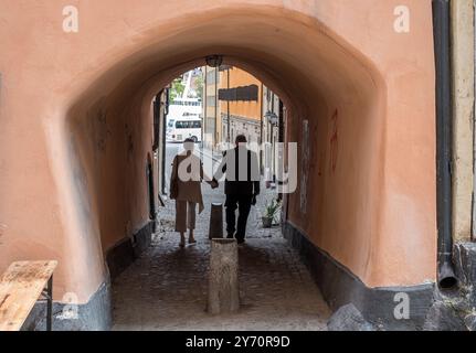 Gasse Bredgränd, die von Österlånggatan in der mittelalterlichen Altstadt von Stockholm führt. Die Altstadt stammt aus dem 13. Jahrhundert Stockfoto