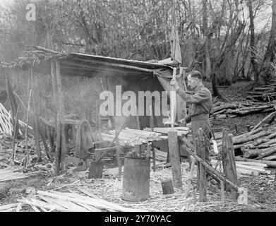 Hürdenmacher, William John Crouch, 1. Januar 1940 Stockfoto