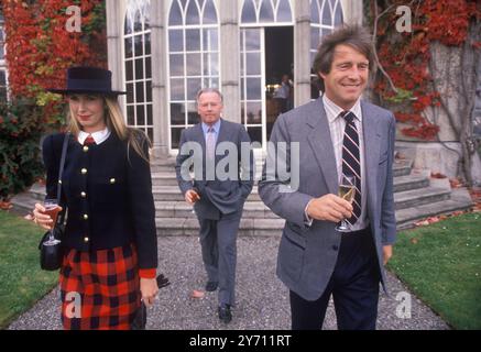 Frau Susan Sangster, Robert Sangster und Freund Bungalow Bill Wiggins Cartier Million Horse Race Dublin Irland Irland Irland Irland 1989 1980er Jahre HOMER SYKES Stockfoto