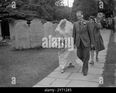 Colley Wedding - Braut kommt am 1. Januar 1946 in die Kirche Stockfoto