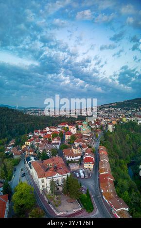 Antenne Panoramablick von Veliko Tarnovo in Bulgarien - Bild Stockfoto