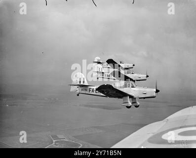 GESTOHLENE R.A.F. - FLUGZEUGE IN BELGIEN Percival PRENTICE Grundschulflugzeuge - eine Maschine dieses Typs , die vom R.A.F. - Flugplatz in Swanton Morley in der Nähe von Dereham in Norfolk gestohlen wurde , wurde später berichtet , dass sie in Belgien abgestürzt ist . Das Flugzeug , das genug Treibstoff für vier Stunden Flug hatte , wurde vor Sonnenaufgang von Swanton Morley , einer Air Signal Training Station , gestohlen . 1. Februar 1949 Stockfoto