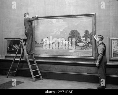 CHANTREY-NACHLASS-GEMÄLDE HANGED '' Ihre Majesties '' Returned from Ascot , 1925 ( H.R.H. Queen Mary and King George) ist der Titel dieses Ölgemäldes von Sir Alfred J. Munnings , das im Londoner Burlingham House zur Eröffnung der Chantrey Bequest Collection gehängt wurde . 6. Januar 1949 Stockfoto