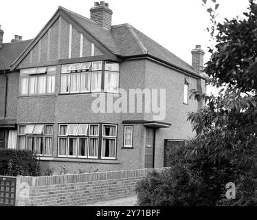 Ein Doppelhaus in einer Londoner Straße in England . 3. August 1948 Stockfoto