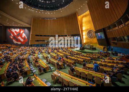 New York, USA. September 2024. Benjamin Netanjahu, Premierminister Israels, spricht bei der 79. Generaldebatte der UN-Generalversammlung. Quelle: Michael Kappeler/dpa/Alamy Live News Stockfoto