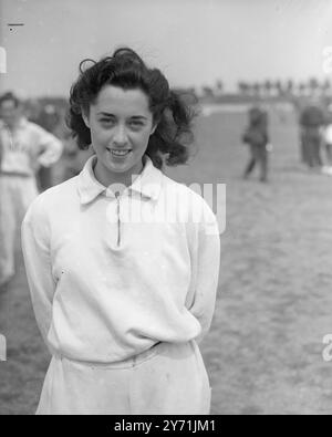 Die Polytechnischen Harriers hielten die TROPHÄEN " SWARD " im Quintin Hogg Memorial Ground in Chiswick ab . An den Sonderveranstaltungen nahmen viele "Possibles " der Olympischen Spiele Teil . DAS BILD ZEIGT: Sylvia Cheeseman Mai 1948 Stockfoto