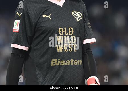 Neapel, Italien. September 2024. Palermo FC Trikot während des Spiels Coppa Italia Freccia Rossa zwischen SSC Napoli und Palermo FC. Neapel gewinnt mit 5:0. (Kreditbild: © Agostino Gemito/Pacific Press via ZUMA Press Wire) NUR REDAKTIONELLE VERWENDUNG! Nicht für kommerzielle ZWECKE! Stockfoto