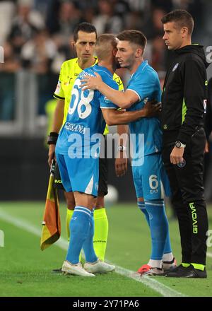 Turin, Italien. September 2024. Stanislav Lobotka vom SSC Napoli wird während des Spiels der Serie A im Allianz-Stadion in Turin für Billy Gilmour eingesetzt. Der Bildnachweis sollte lauten: Jonathan Moscrop/Sportimage Credit: Sportimage Ltd/Alamy Live News Stockfoto