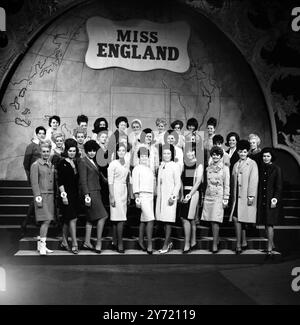 Miss England 1966 Finalisten London : Picture in the Lyceum, London, heute sind Finalisten im Wettbewerb "Miss England 1966", die heute Abend am Finale teilnehmen werden. Vordere Reihe – von links nach rechts – Judith Wannop, 20, Model; Miss Ashton; Pauline Harris, 20, Showroom Assistant, 'Miss Basildon'; Sonia Ross, 20, Demonstratorin, 'Miss Birmingham'; Sonya Shay, 18, Zahnärztin 'Miss Bradford'; Teresa Haynes, 20, Kurzzeitschreiberin, 'Miss Bristol'; Sandra Williams, 19, Sales Manageress, „Miss Burnley“; Connie Grey, 19, Model, „Miss Central London“; Pauline Joyce, 21, Sekretärin, „Miss Coventry“ Stockfoto