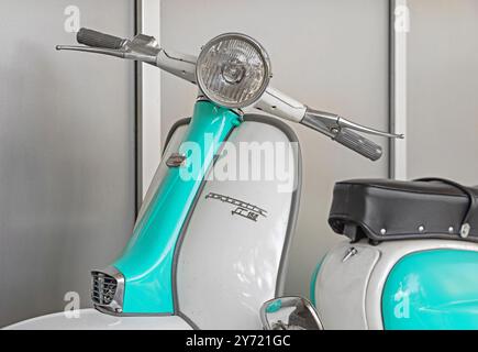 Belgrad, Serbien - 13. Juli 2024: Klassischer Motorroller Innocenti Lambretta Modell Li 150 Sign Original Made in Mailand Italien. Stockfoto