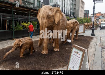 Die Skulpturen der Great Elephant Migration im Fleischverpackungsviertel von Manhattan NYC Stockfoto