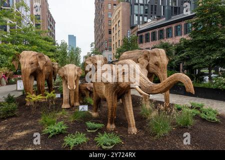 Die Skulpturen der Great Elephant Migration im Fleischverpackungsviertel von Manhattan NYC Stockfoto