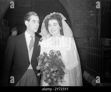 Eine Heirat zwischen zwei Mitgliedern des medizinischen Berufs fand heute (Samstag) in der All Saints' Church, Margaret Street, London statt, als Dr. PATRICK J. COLLARD, M.B., M.R.C.P., der einzige Sohn von Mr. Und Mrs. Rupert Collard, aus Wimbledon, mit Dr. JESSIE ROBERTSON, B.M., B.CH., der einzigen Tochter von Mr. W. ROBERTSON, von Stag Lane, Edgware und der verstorbenen Mrs. ROBERTSON verheiratet war. Dr. COLLARD, 27 Jahre alt und in der Neurologie bekannt geworden, diente während des Krieges beim R.A.M.C. Dr. ROBERTSON, 24 Jahre alt, ist in Radcliffe in der Krankenstation Oxford, will aber nach der Hochzeit in die Allgemeinpraxis gehen Stockfoto