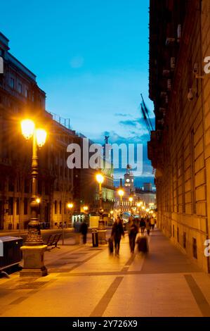 Alcala Straße und Puerta del Sol, Nachtblick. Madrid, Spanien. Stockfoto