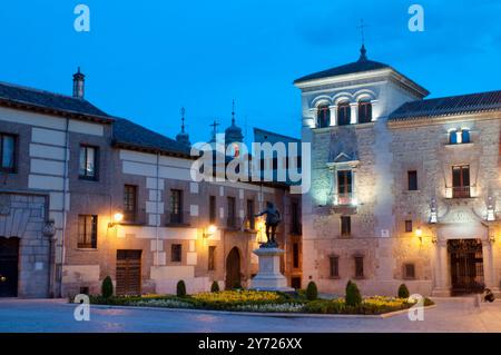 Plaza De La Villa, Nachtansicht. Madrid, Spanien. Stockfoto