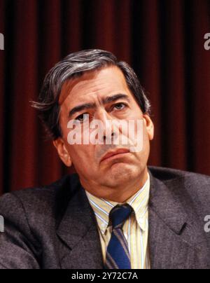 Mario Vargas Llosa. Porträt des peruanischen Schriftstellers Jorge Mario Pedro Vargas Llosa (* 1936), 1986 Stockfoto