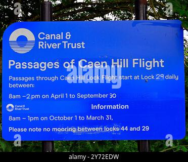 Caen Hill Flight of Locks Schild, Devizes, Wiltshire, West Country, England, UK. Vom Juni 2024. Sommer Stockfoto