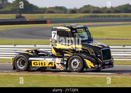 Stuart Oliver im Team Oliver Racing Volvo VNL während des Snetterton British Truck Racing Championship Rennens 2023 in Norfolk, UK. Stockfoto