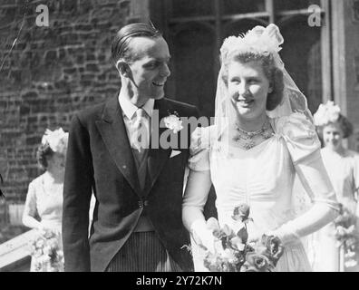 Verheiratet in der King's Chapel of the Savoy, London, waren heute Mr. Alan Dennis Knights aus Gidea Park, Essex, und Miss Marion Moffat Tait aus Bearsden, nahe Glasgow. 26. April 1947 Stockfoto