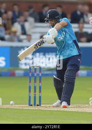 London, Großbritannien. September 2024. London, England, 27. September 2024: Will Jacks (85 England) spielt beim Fourth Metro Bank One Day International Spiel zwischen England und Australien auf dem Lord's Cricket Ground in London. (Jay Patel/SPP) Credit: SPP Sport Press Photo. /Alamy Live News Stockfoto