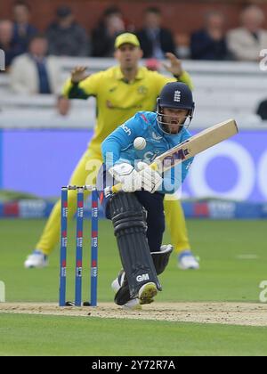 London, Großbritannien. September 2024. London, England, 27. September 2024: Ben Duckett (17 England) spielte beim Fourth Metro Bank One Day International Spiel zwischen England und Australien auf dem Lord's Cricket Ground in London. (Jay Patel/SPP) Credit: SPP Sport Press Photo. /Alamy Live News Stockfoto
