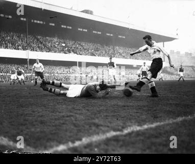 Arsenal spielte Bolton Wanderers im Highbury Stadium. Das Bild zeigt ...