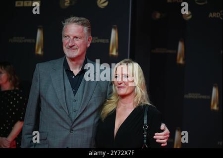 Produzent Michael Souvignier und ARD-Wettermoderatorin Claudia Kleinert kommt zur Gala und Verleihung des Deutschen Fernsehpreises in Köln. *** Produzent Michael Souvignier und ARD-Wettermoderatorin Claudia Kleinert nehmen an der Gala und Zeremonie des Deutschen Fernsehpreises in Köln Teil Stockfoto