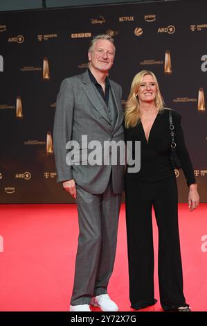 Produzent Michael Souvignier und ARD-Wettermoderatorin Claudia Kleinert kommt zur Gala und Verleihung des Deutschen Fernsehpreises in Köln. *** Produzent Michael Souvignier und ARD-Wettermoderatorin Claudia Kleinert nehmen an der Gala und Zeremonie des Deutschen Fernsehpreises in Köln Teil Stockfoto