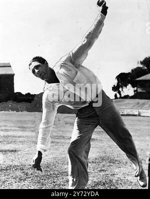 E. Toshack, Bowler aus New South Wales, der in der kommenden Testserie für den MCC wahrscheinlich ist. Als er im Februar dieses Jahres mit dem Australia XI in Neuseeland gegen Auckland 5 Wickets für 27 gewann. 13. September 1946 Stockfoto