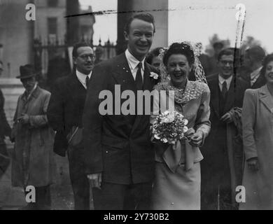 Die Hochzeit fand heute in St. Martins in der Feldkirche zwischen Peggy Albertyn aus Kapstadt, Südafrika, und Dr. James Davidson aus Johannesburg statt. Miss Albertyn ist jetzt bei der BBC South African Sektion und Dr. Davidson, spät vom South African Medical Corps, studiert jetzt in England. 4. September 1946 Stockfoto