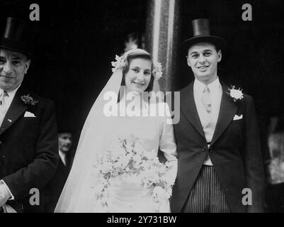 Die heutige Hochzeit. Lieut P Berman aus Ottawa, Kanada, war heute Nachmittag mit Miss Lois Cohen verheiratet, Assistant Public Relations Officer im Savoy Hotel, in der New West End Synagoge in bayswater, London. Die Fotos zeigen, wie die Braut und der Bräutigam die New West End Synagoge nach ihrer Hochzeit am Nachmittag (Mittwoch) verlassen. August 1946 Stockfoto