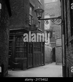 „YE Olde Mitre J546“ in Ely Court. Stockfoto